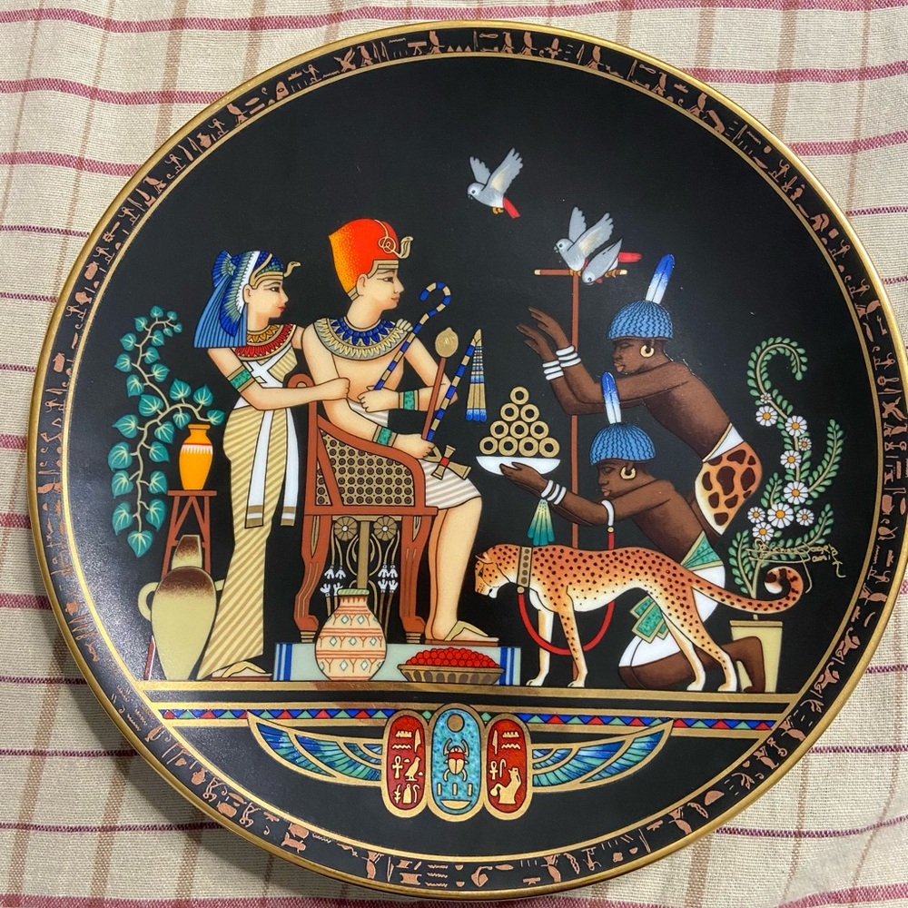 OSIRIS PORCELAIN 1992 THE LEGEND OF TUTANKHAMUN Collection Decorative Plate